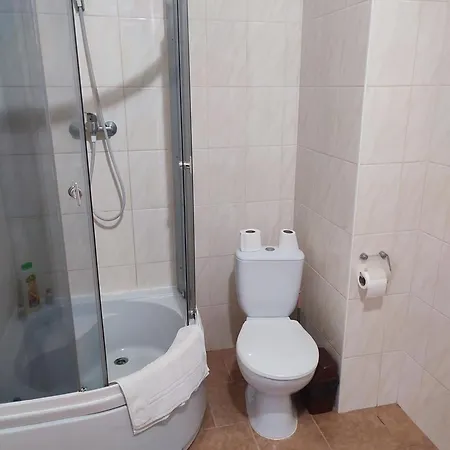 Apartment Doba - центр 2 кім студія 7 місць завжди тепла ! *