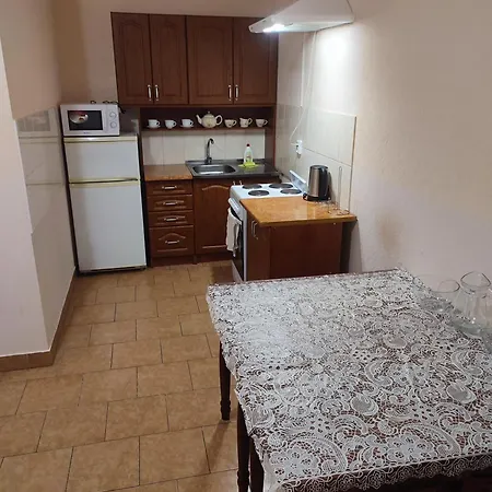 Apartment Doba - центр 2 кім студія 7 місць завжди тепла ! Mukacheve