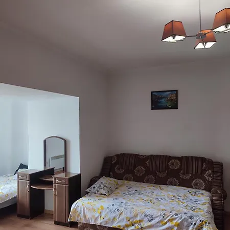 Doba - центр 2 кім студія 7 місць завжди тепла ! Apartamento Mukácheve