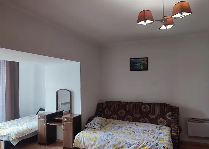 Doba - центр 2 кім студія 7 місць завжди тепла ! Apartamento Mukácheve